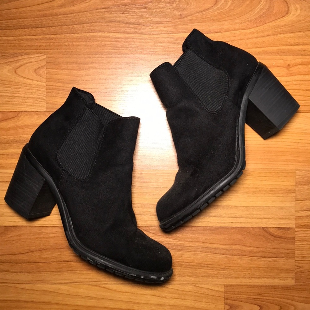 (LIKE NEW) Water repellant faux suede boots